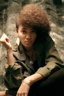 Nneka en session acoustique