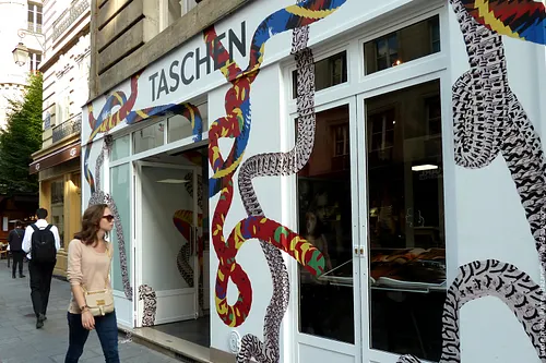 Taschen pop-up store Galerie d'art Shop Paris