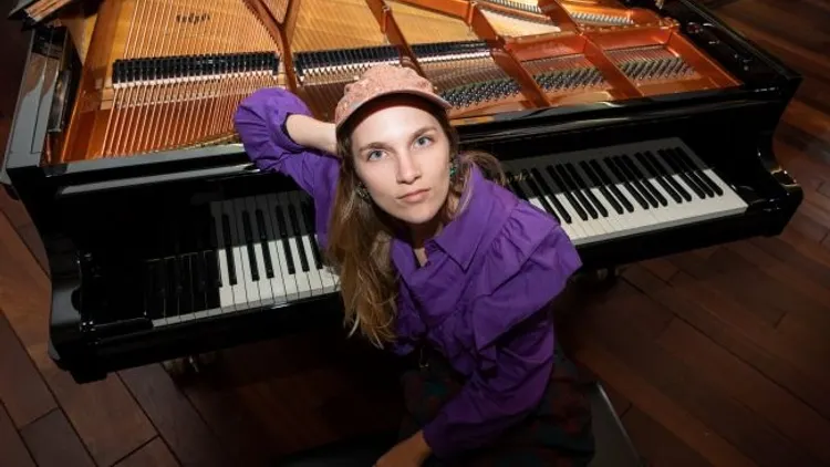 Marie Krüttli - piano solo