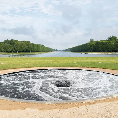 Anish Kapoor à Versailles : l'art contemporain couronné