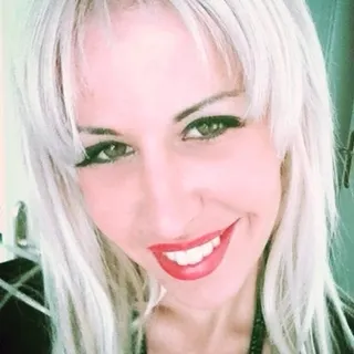 Christelle E