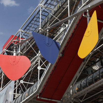 Un mobile s'est posé devant le Centre Pompidou