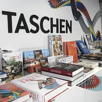 Taschen pop-up store