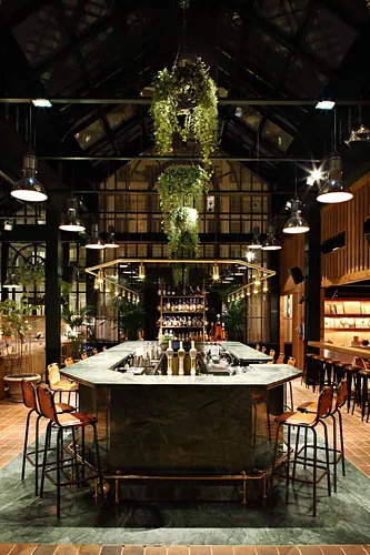 Eugène Eugène Restaurant Bar Puteaux