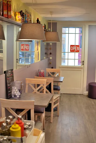Adele's Family Restaurant Shop Paris