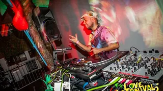 Dj Cucurucho (tropical grooves)