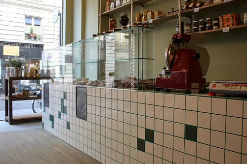 Le Bel Ordinaire Restaurant Shop Paris