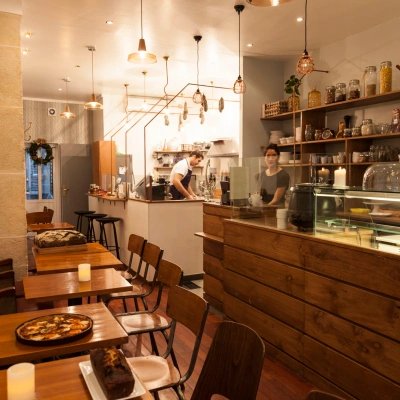 Tomboy : Un bar à casse-croûte féminin et comme à la maison...