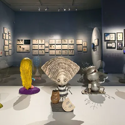 Tim Burton et ses créatures ensorcèlent la Cinémathèque de Paris