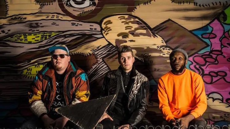 TOO MANY ZOOZ + CHRIS DOGZOUT en concert