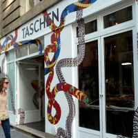 Taschen pop-up store