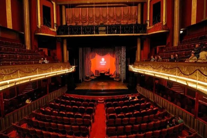 Les Folies Bergère