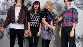 Hyphen Hyphen en concert