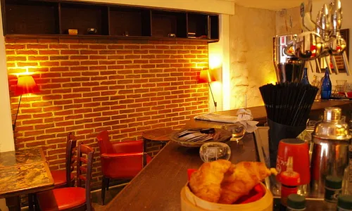 Le Petit Café Restaurant Bar Paris