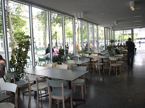 Le Café monde et médias Restaurant Bar Paris