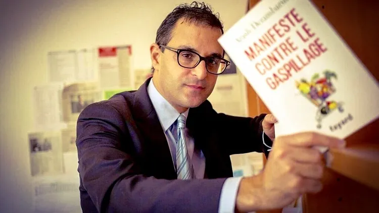 Cycle  Regardez comme ça en jette !  // Conférence Arash Derambarsh