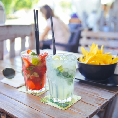 Cocktails insolites à Paris : plutôt piment, basilic ou chantilly ?