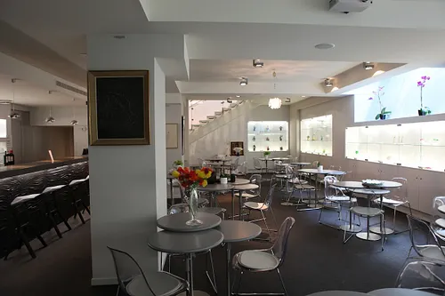 La Hip Galerie Restaurant Galerie d'art Paris