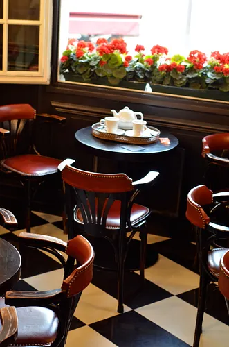 Odette Restaurant Shop Paris