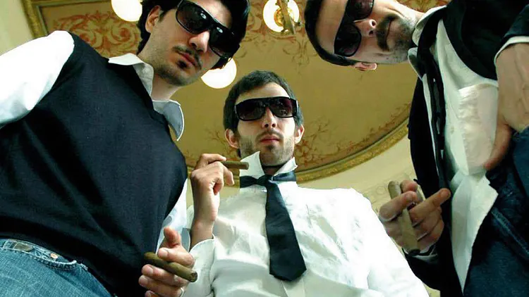 Le grandiloquent moustache poèsie club