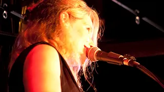 Concert de chanson folk-rock en plein air par Hannah Judson