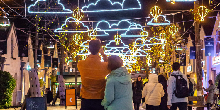 BERCY VILLAGE EMBARQUE SES VISITEURS POUR UN VOYAGE AU CŒUR DE LA MAGIE 