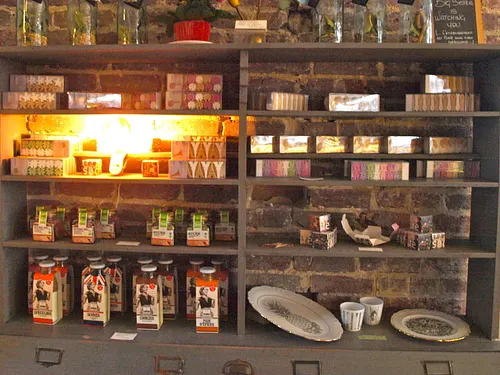 Mel, Mich & Martin Restaurant Galerie d'art Shop Paris