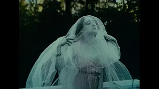 Projection du film Rapsodia satanica de Nino Oxilia.