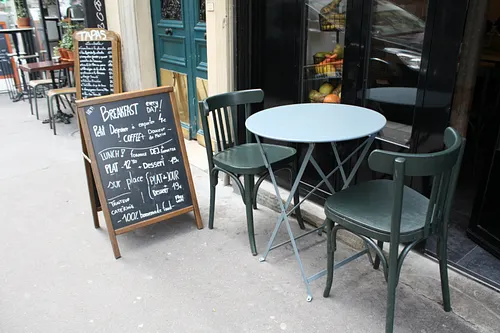 Boy Restaurant Paris