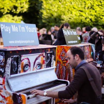 Play Me I'm Yours : quand des pianos envahissent Paris