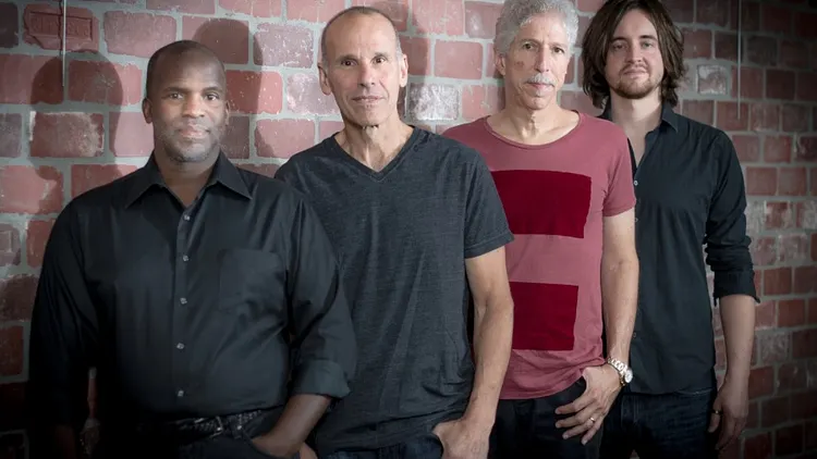 YELLOWJACKETS