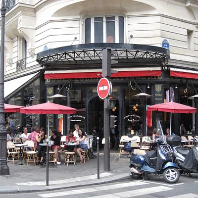 Ambiance bistrot tendance au Café Charlot