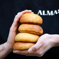 Almas
