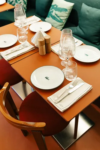 Café Lacoste Restaurant Paris