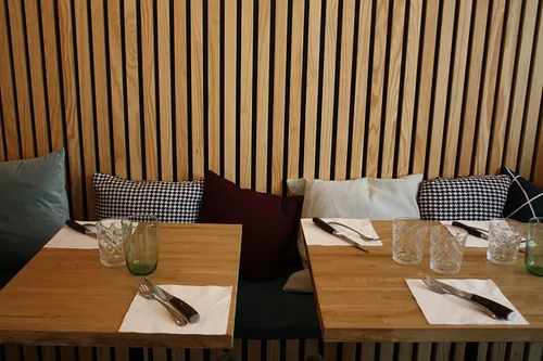 Boy Restaurant Paris
