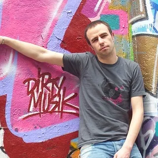 Az M