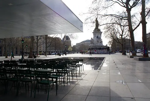 Café Fluctuat Nec Mergitur Restaurant paris