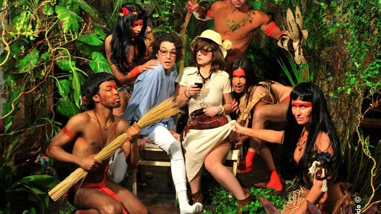 Feliz Anniversario FAVELA CHIC