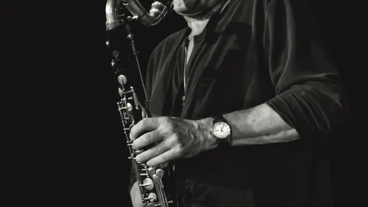 LOUIS SCLAVIS QUARTET « LOIN DANS LES TERRES »