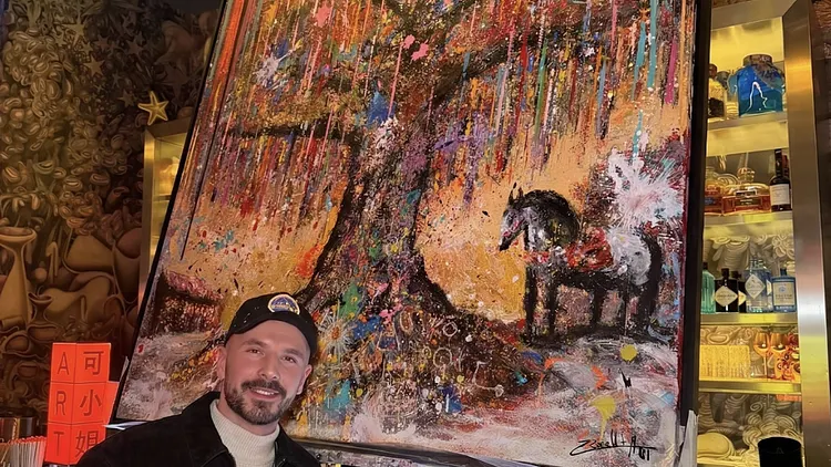 Une fresque monumentale de Zoulli Art à retrouver chez Miss Kō - Paris
