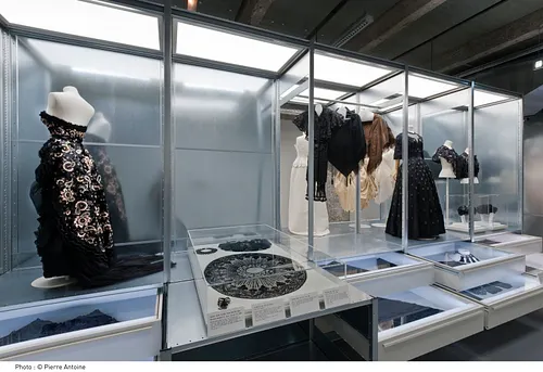 Cité de la Mode et du Design - Les Docks Club Restaurant Musée Shop Paris