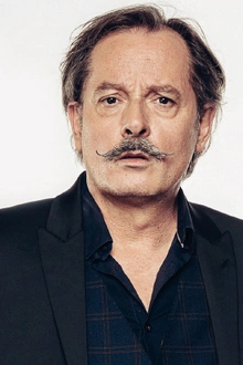 CHRISTOPHE ALÉVÊQUE FAIT SA REVUE DE PRESSE AU THÉÂTRE TRAVERSIÈRE !