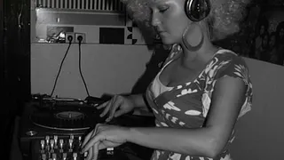 Dj Foxybee