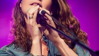 Julia en concert au Cavern Club