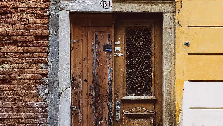 Exposition photos - Close the door