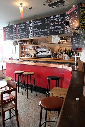 Les Caves Populaires Bar Restaurant Paris