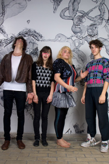 Hyphen Hyphen en concert