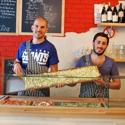 Slize : la première pizzeria au mètre de Paris !
