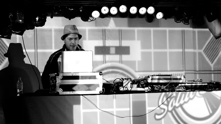 KENHUTCHINSON DJ SET-