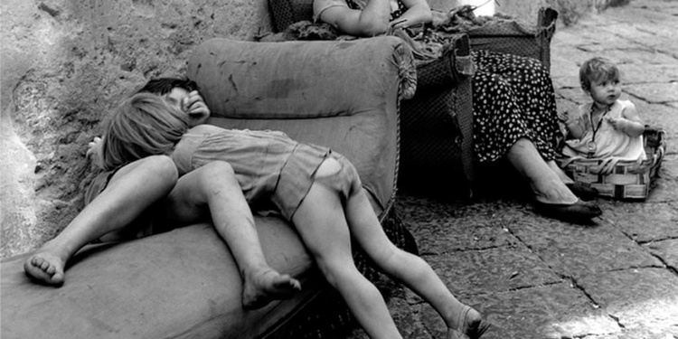 Le Monde de Sabine Weiss - Les Douches - du 18 mai 2016 au 30 juillet 2016